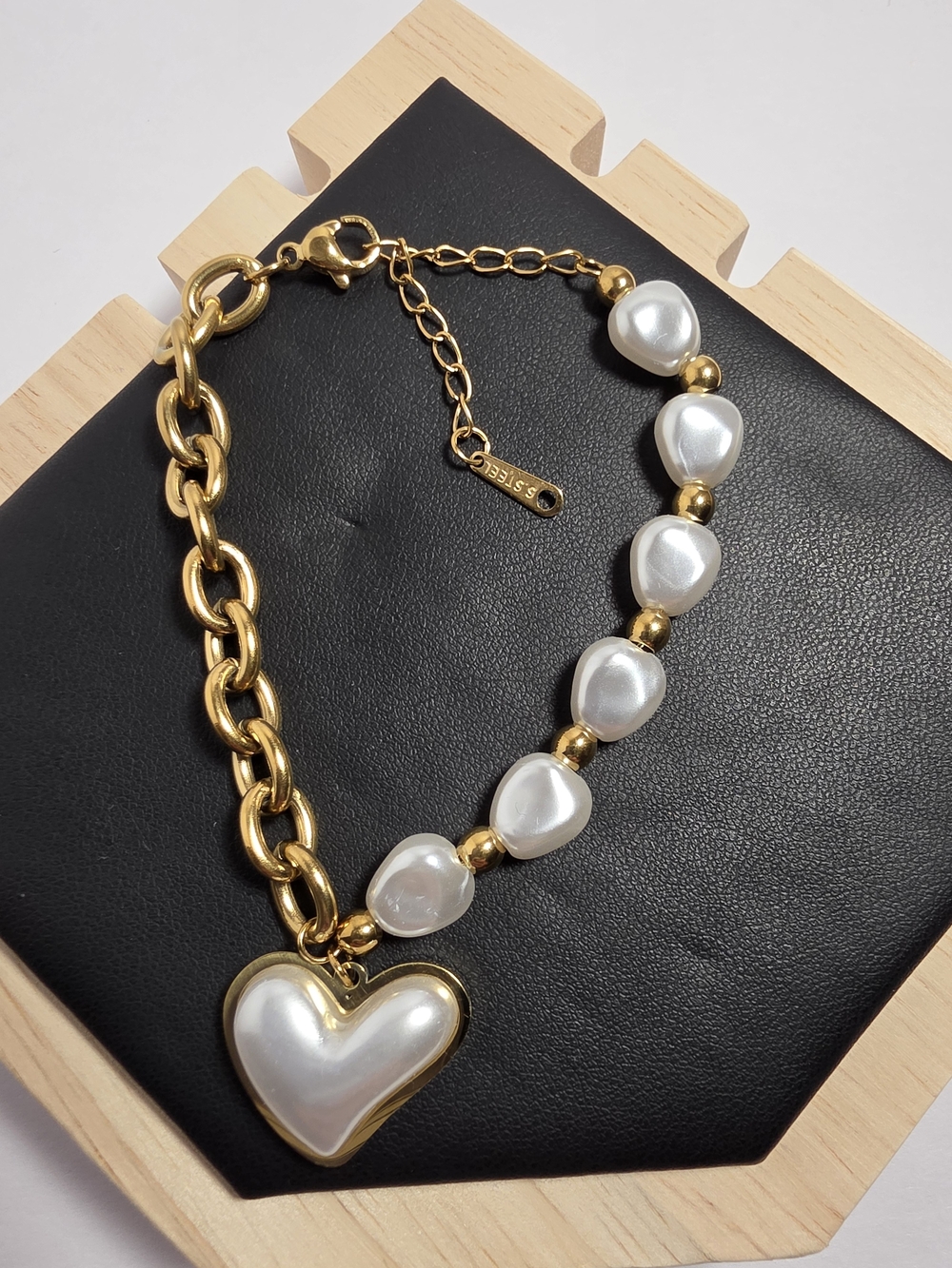 Gold Pearl Heart Charm Bracelet -  Stainless Steel Gold Plated. New.
